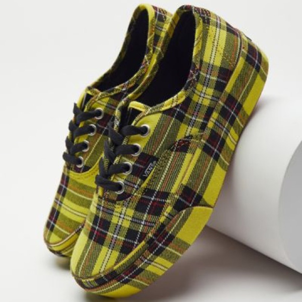 **SOLD OUT EVERYWHERE **Platform plaid vans